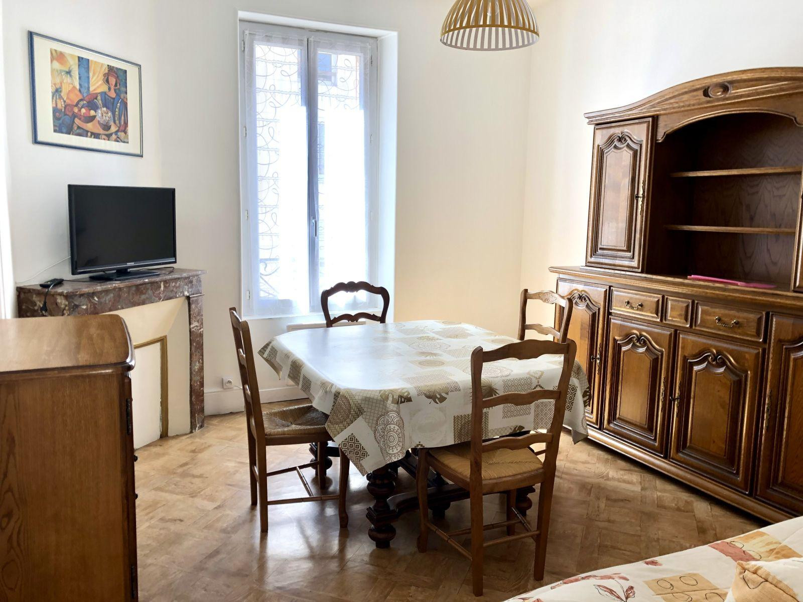 
                                                Location
                                                 T3 meublé 52 m2 1er étage avenue de la Libération