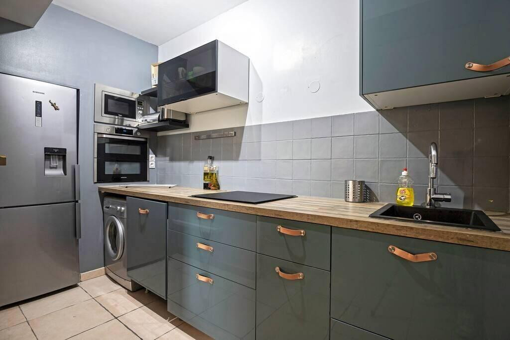 
                                                Location
                                                 T3 meublé 62 m² - Terrasse 15 m² sans vis-à-vis