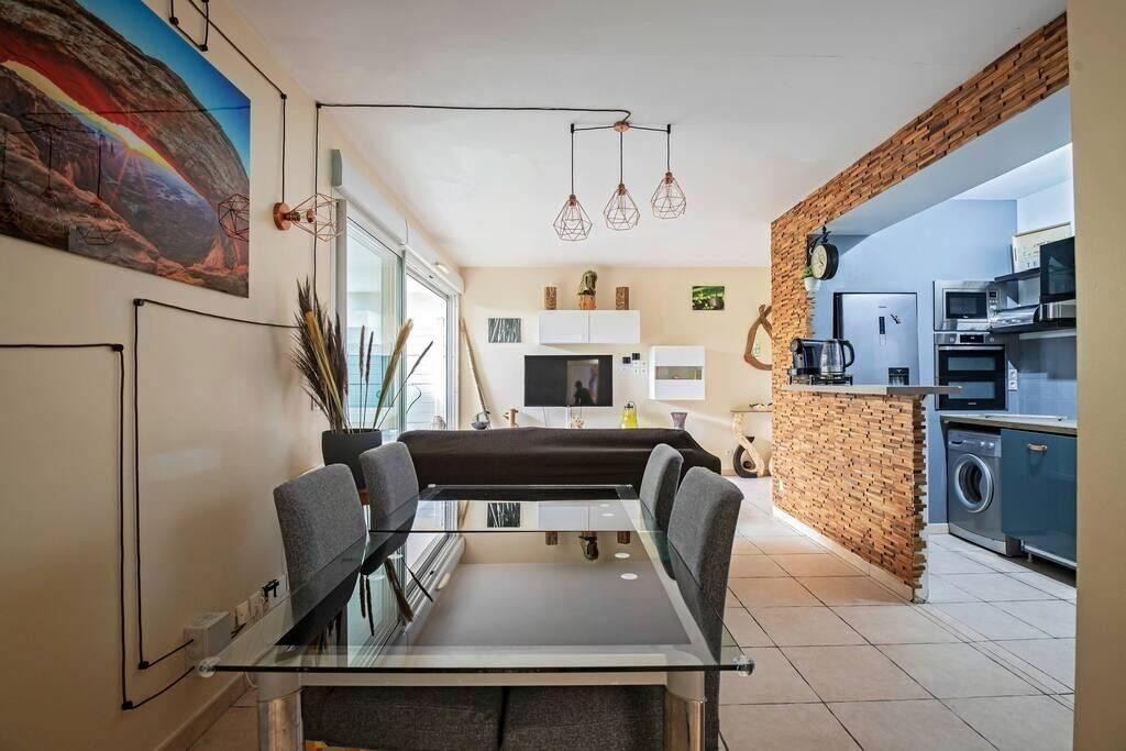 
                                                Location
                                                 T3 meublé 62 m² - Terrasse 15 m² sans vis-à-vis