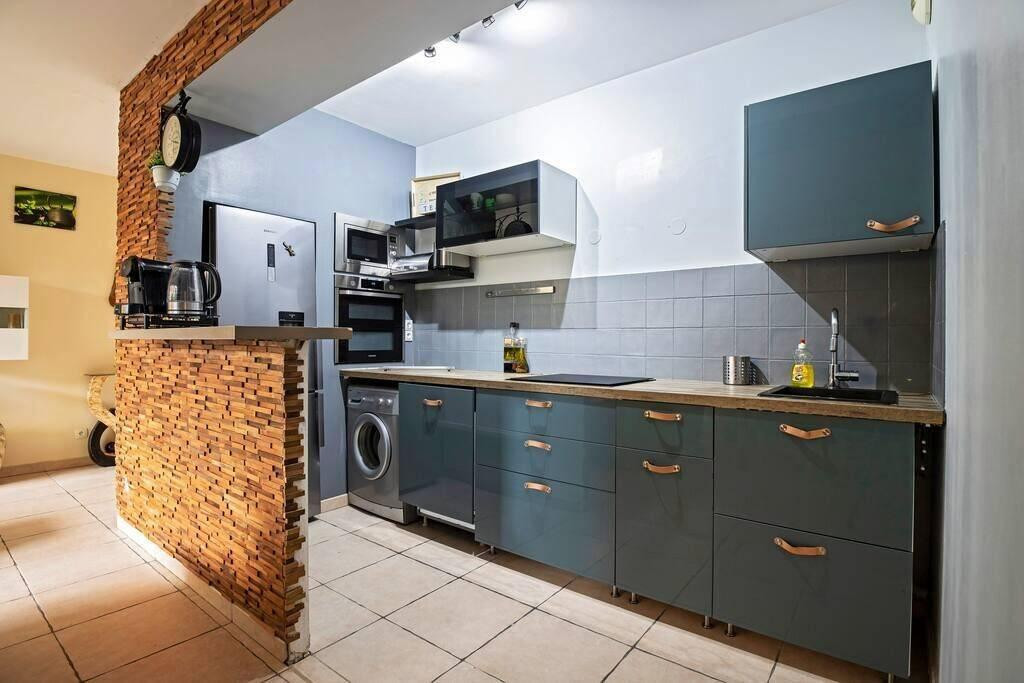 
                                                Location
                                                 T3 meublé 62 m² - Terrasse 15 m² sans vis-à-vis