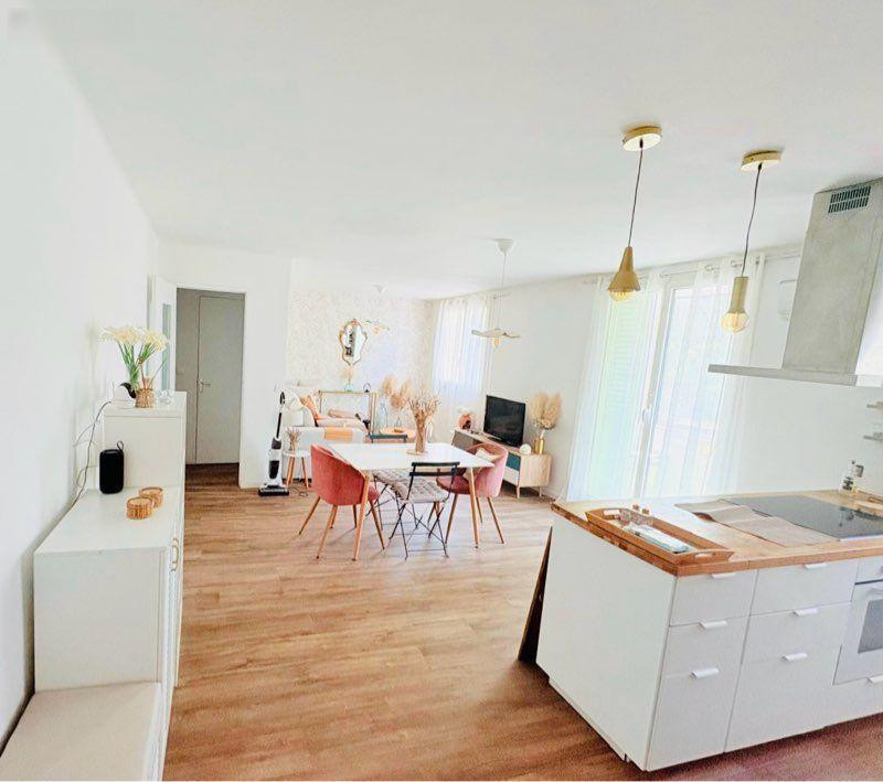 
                                                Location
                                                 T3 meublé 63m² Sainte Marguerite - Bd Gusta