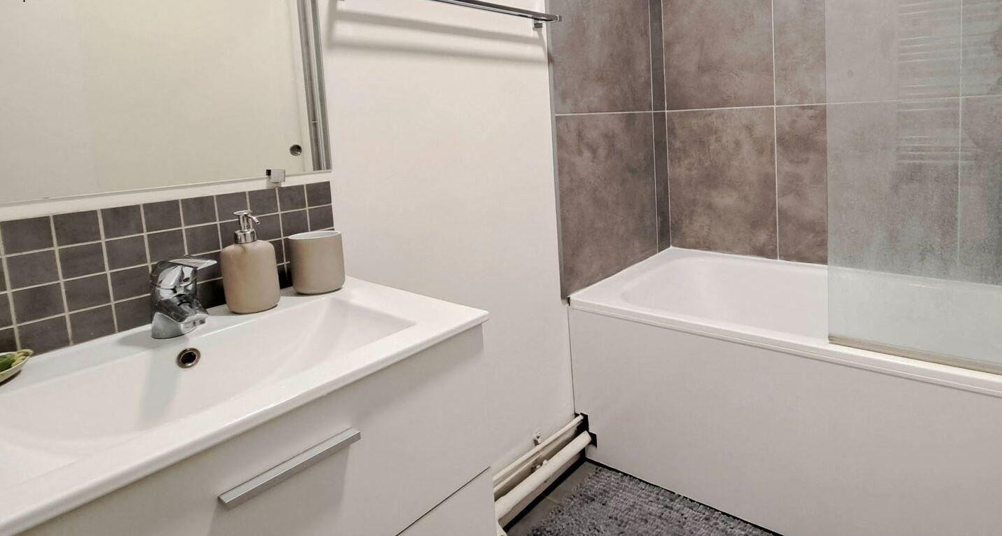 
                                                Location
                                                 T3 meublé 67m² confortable lumineux avec parking