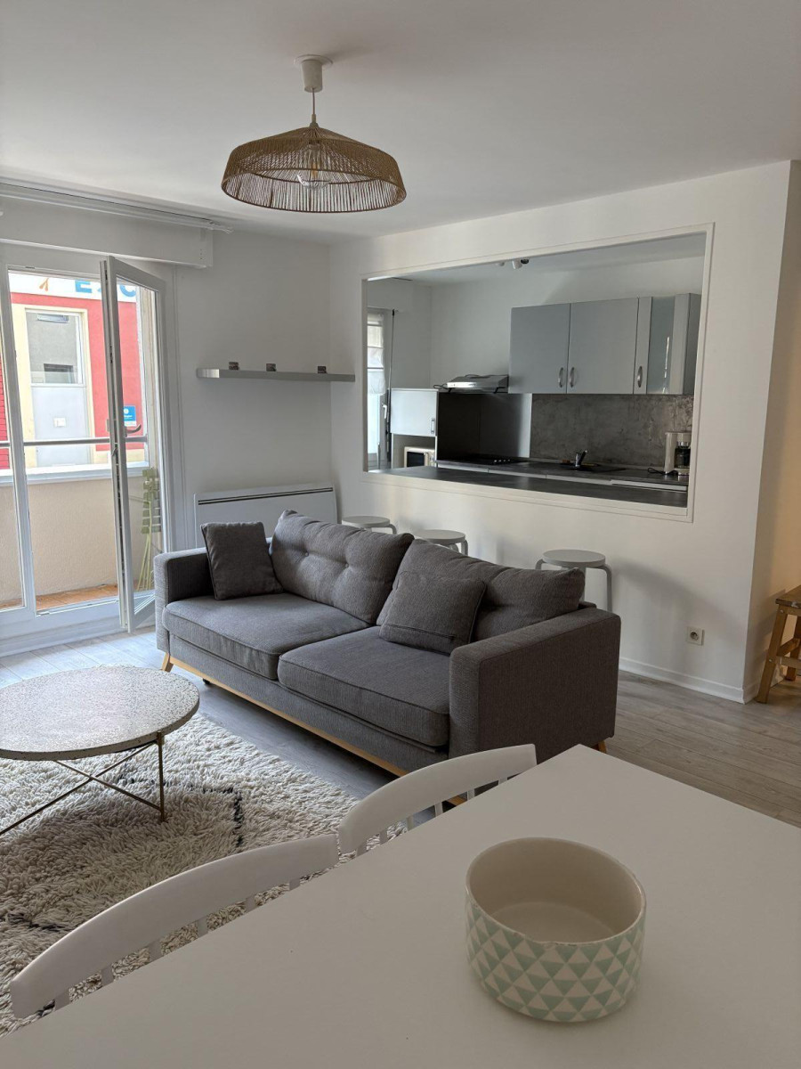 
                                                Location
                                                 T3 meublé 67m² rénové Wilson/République Balcon/Box