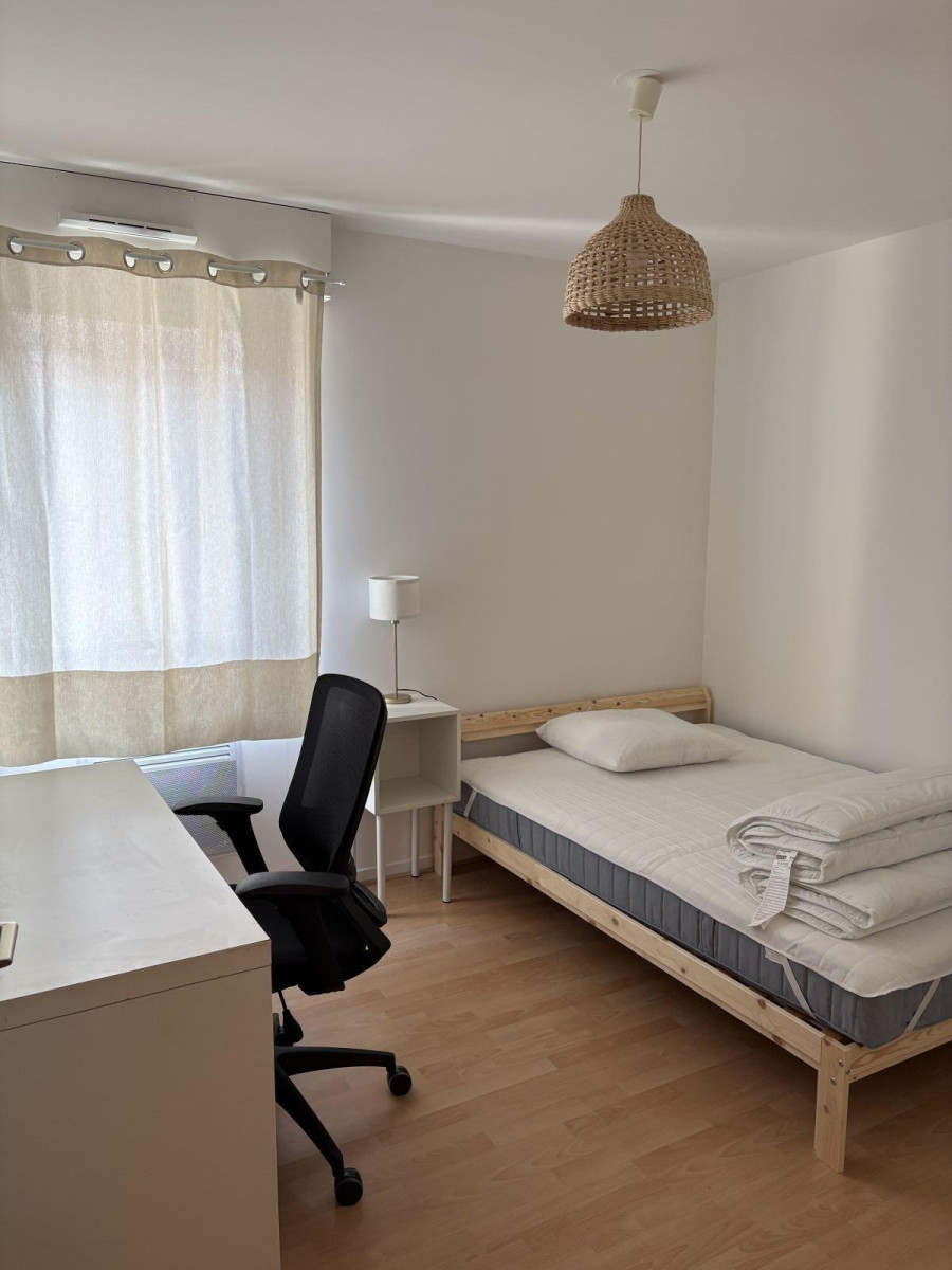 
                                                Location
                                                 T3 meublé 67m² rénové Wilson/République Balcon/Box