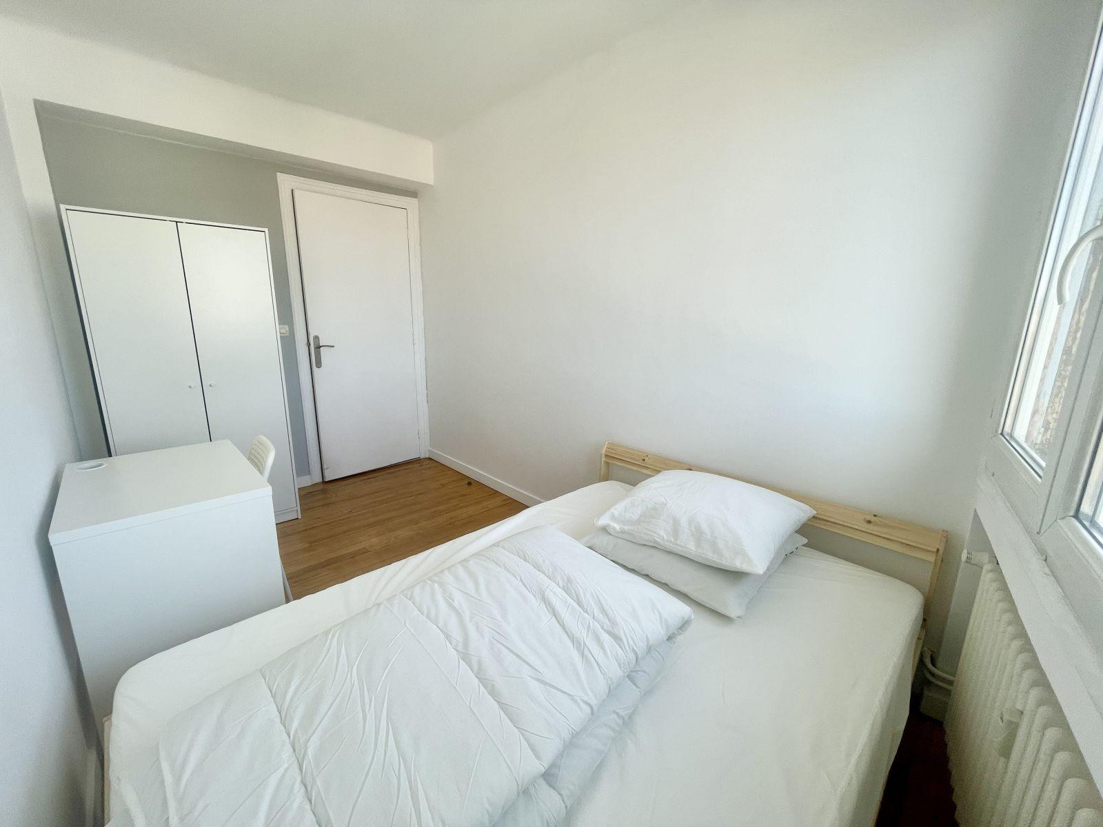 
                                                Location
                                                 T3 meublé à 5mn du centre-ville