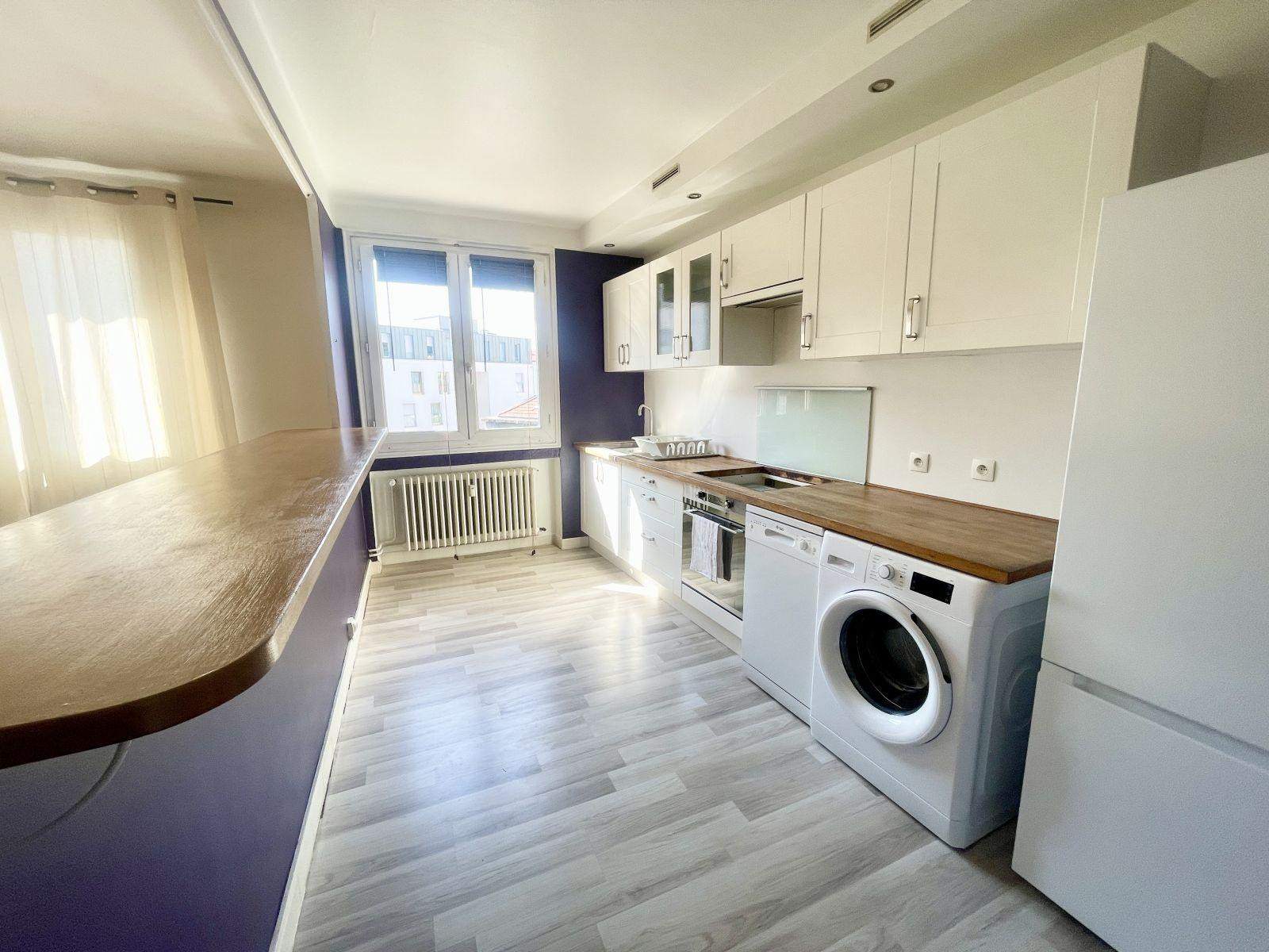 
                                                Location
                                                 T3 meublé à 5mn du centre-ville