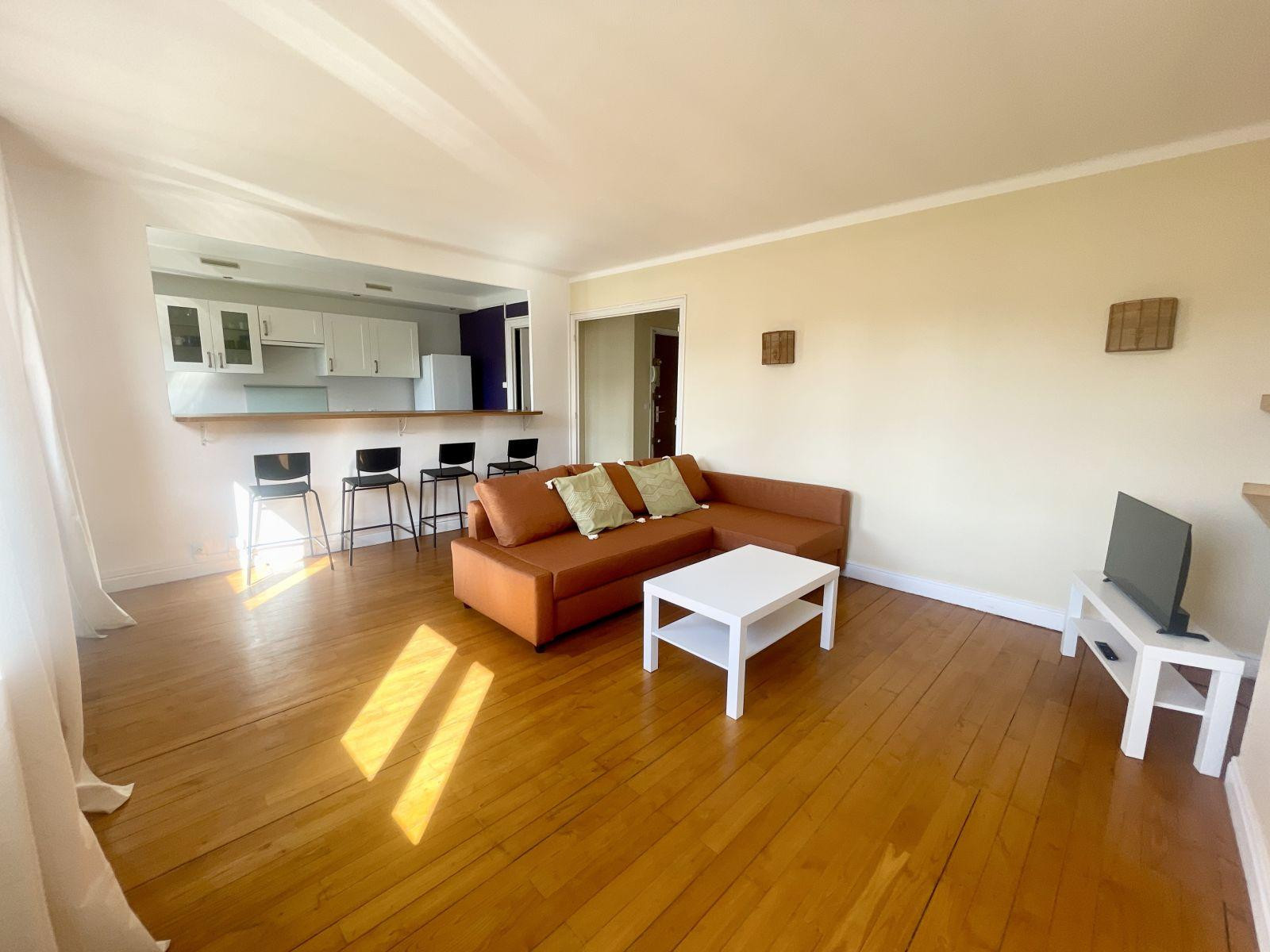 
                                                Location
                                                 T3 meublé à 5mn du centre-ville