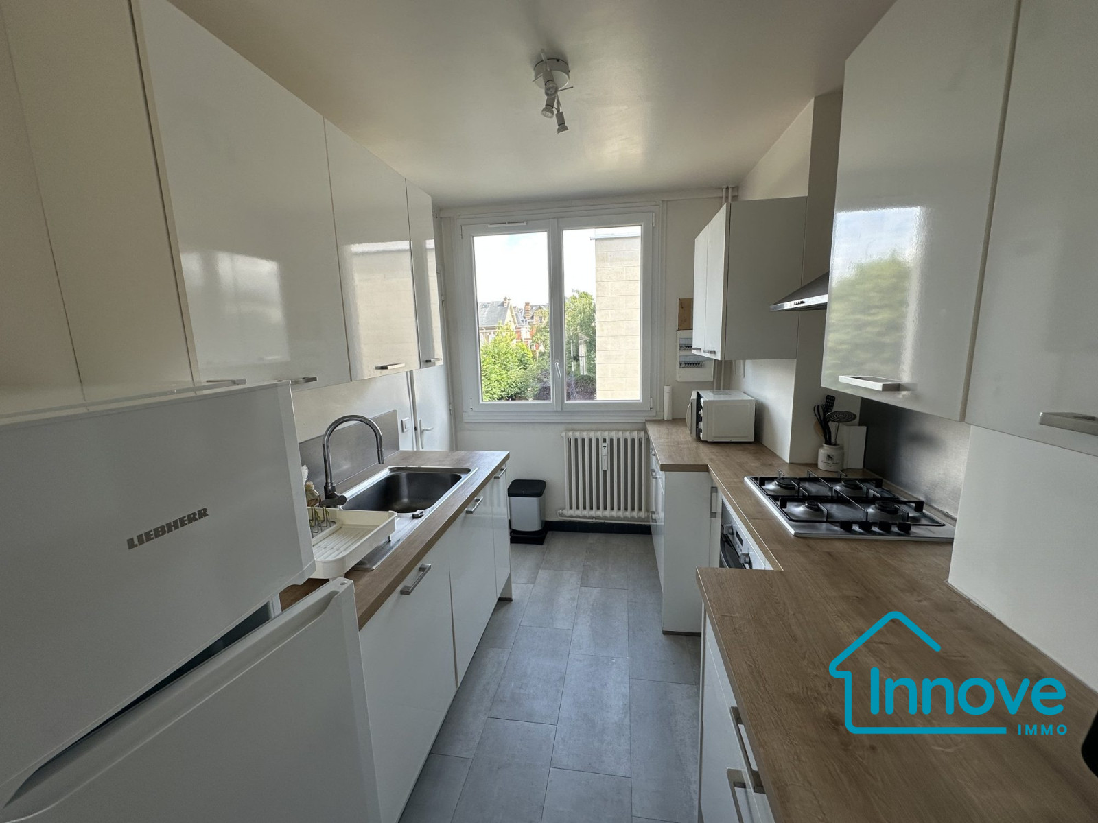 
                                                Location
                                                 T3 meublé - Balcon plein sud - Versailles Rive Droite