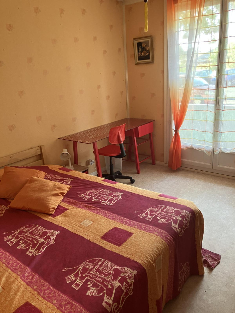 
                                                Location
                                                 T3 meublé dans une petite résidence