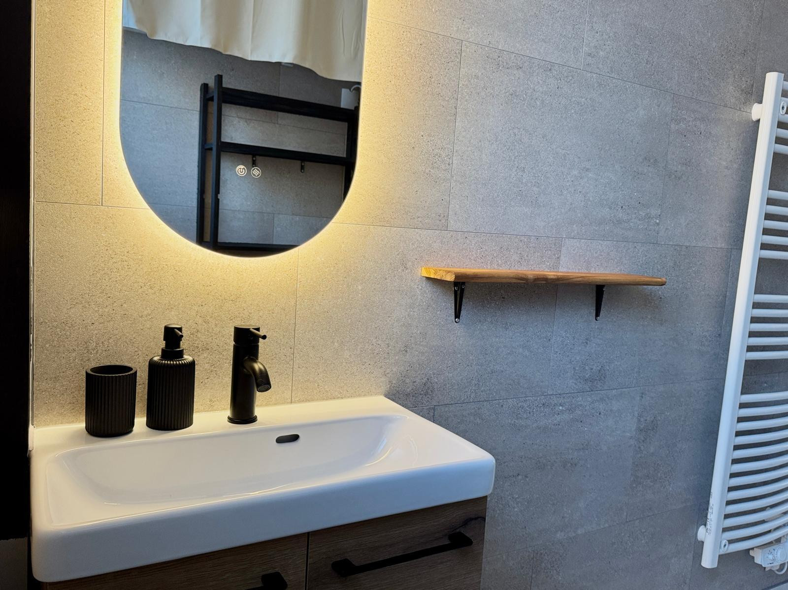 
                                                Location
                                                 T3 Meublé - Gare Maritime - Rénové