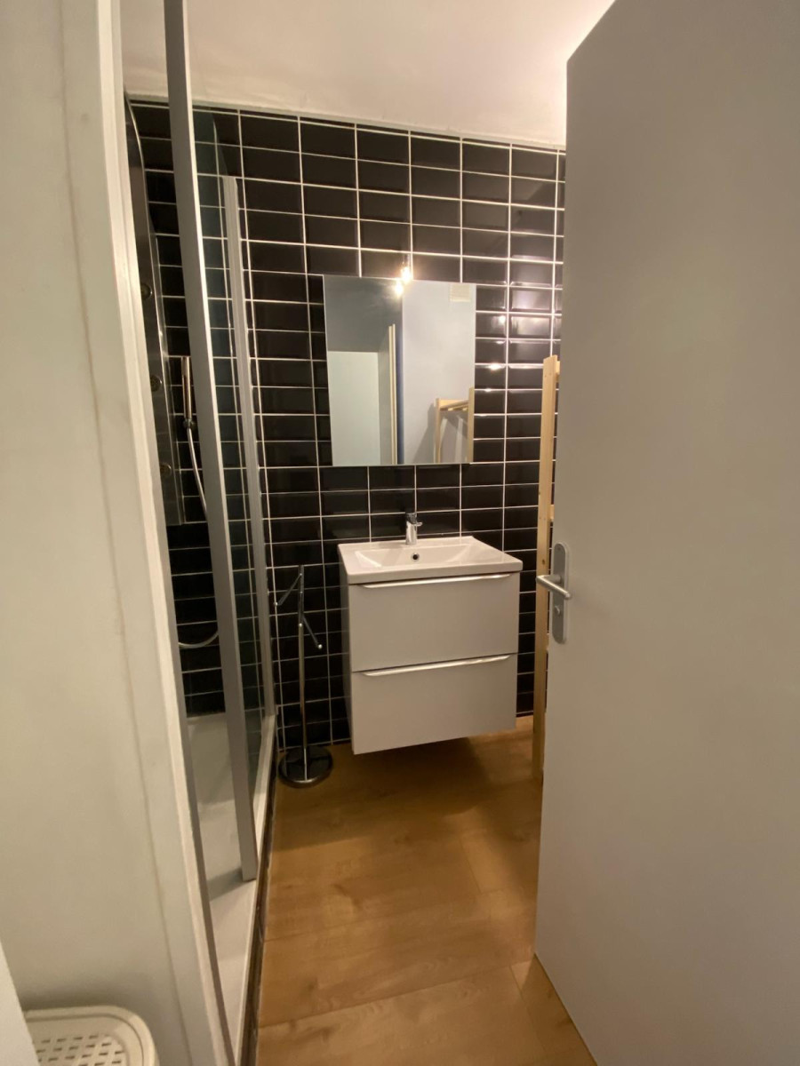 
                                                Location
                                                 T3 meublé Lille Saint-Maur 58m2