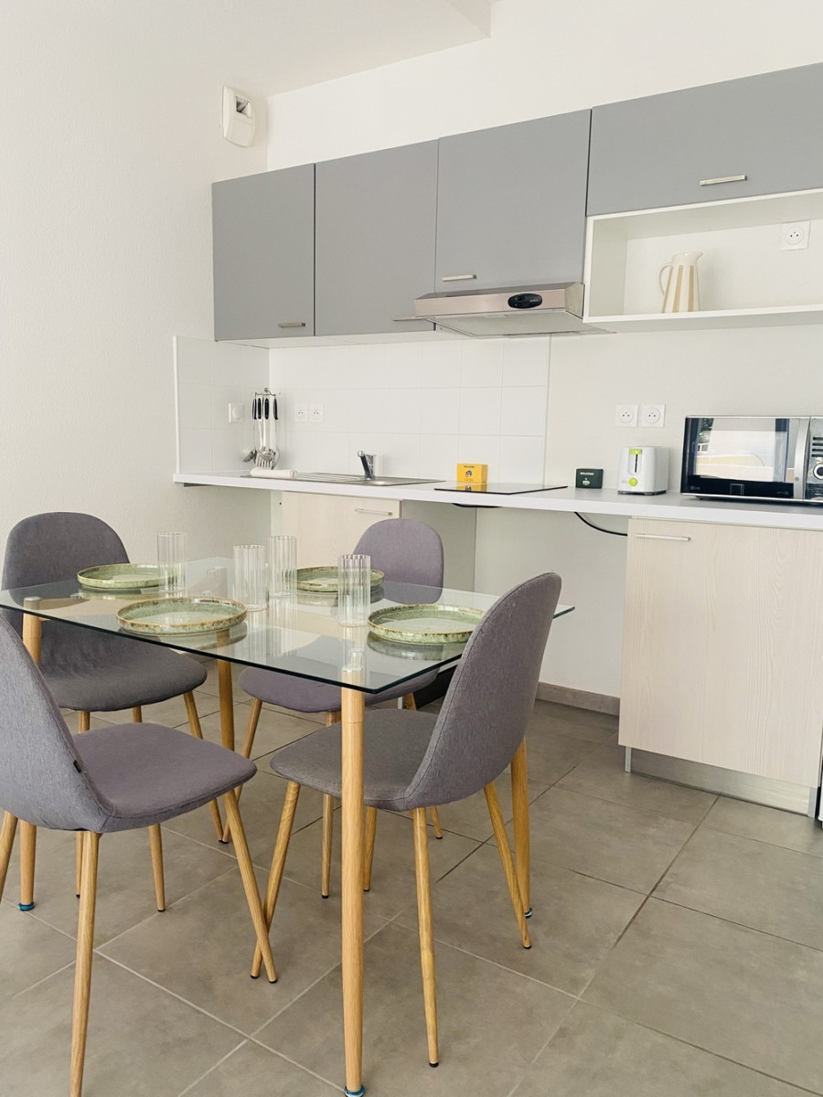 
                                                Location
                                                 Grand T3 de 65 m² – Idéal pour jeunes actifs,