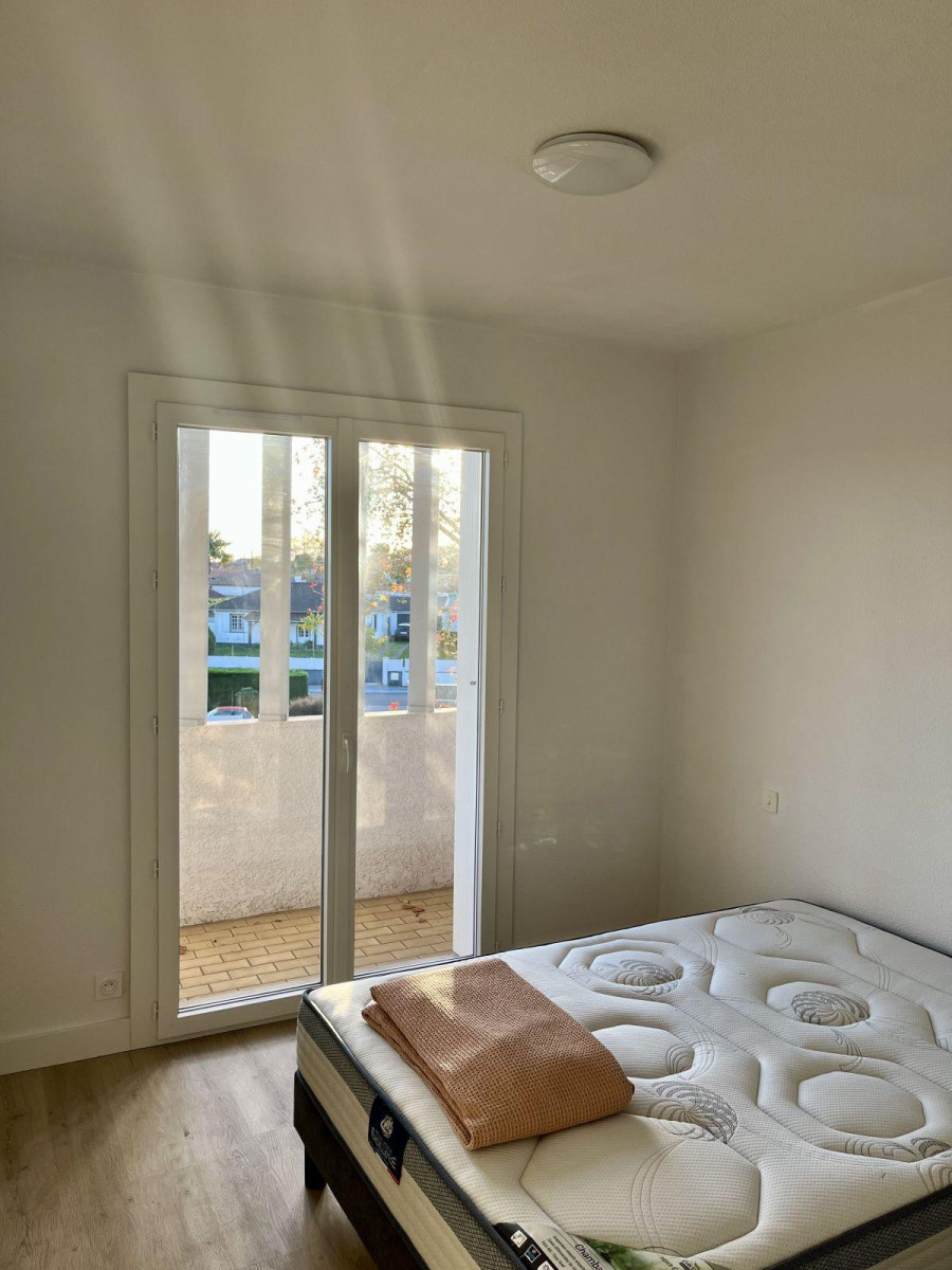 
                                                Location
                                                 T3 meublé refait à neuf lumineux avec balcon