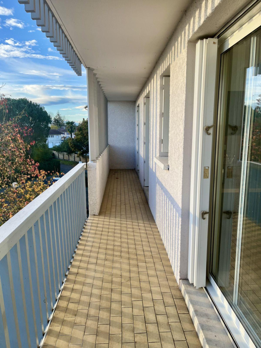
                                                Location
                                                 T3 meublé refait à neuf lumineux avec balcon