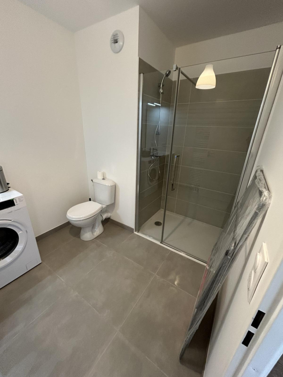 
                                                Location
                                                 T3 neuf + accès salle de sport résidence  inclus