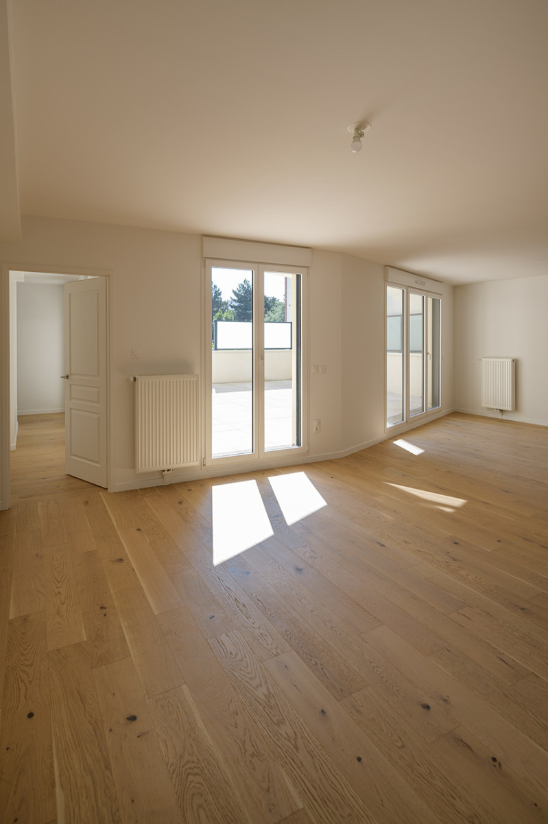 
                                                Vente
                                                 T3 neuf au 5e étage avec deux balcons