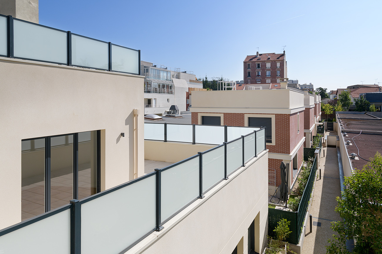 
                                                Vente
                                                 T3 neuf au 5e étage avec deux balcons