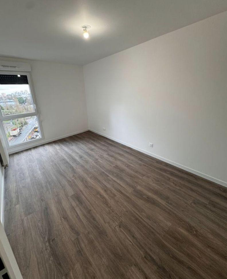 
                                                Location
                                                 T3 neuf + balcon +parking