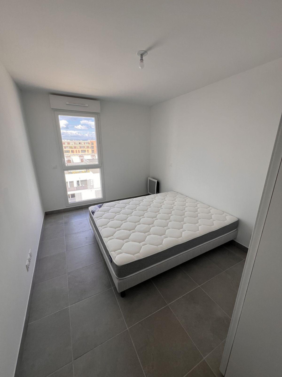 
                                                Location
                                                 T3 neuf, lumineux avec terrasse et parking