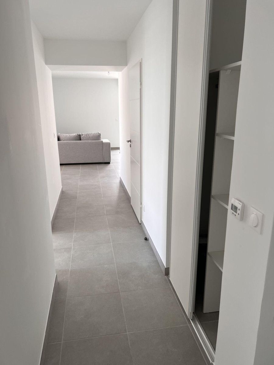 
                                                Location
                                                 T3 neuf, lumineux avec terrasse et parking