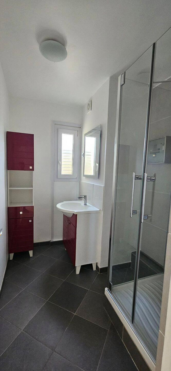
                                                Location
                                                 T3 non meublé