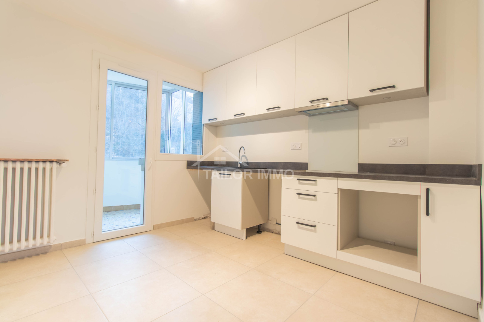 
                                                Location
                                                 T3 non meublé balcon  et garage
