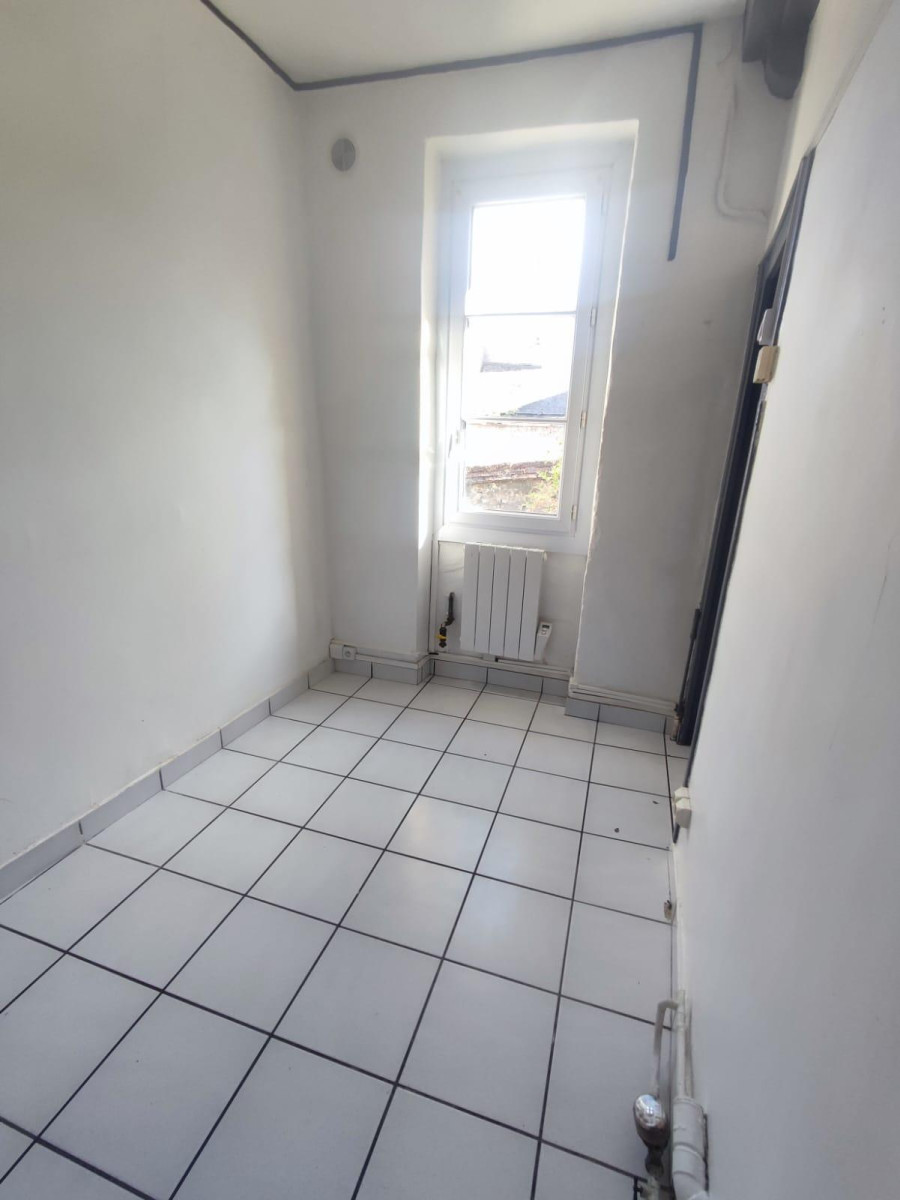 
                                                Location
                                                 T3 non meublé - place de la bascule