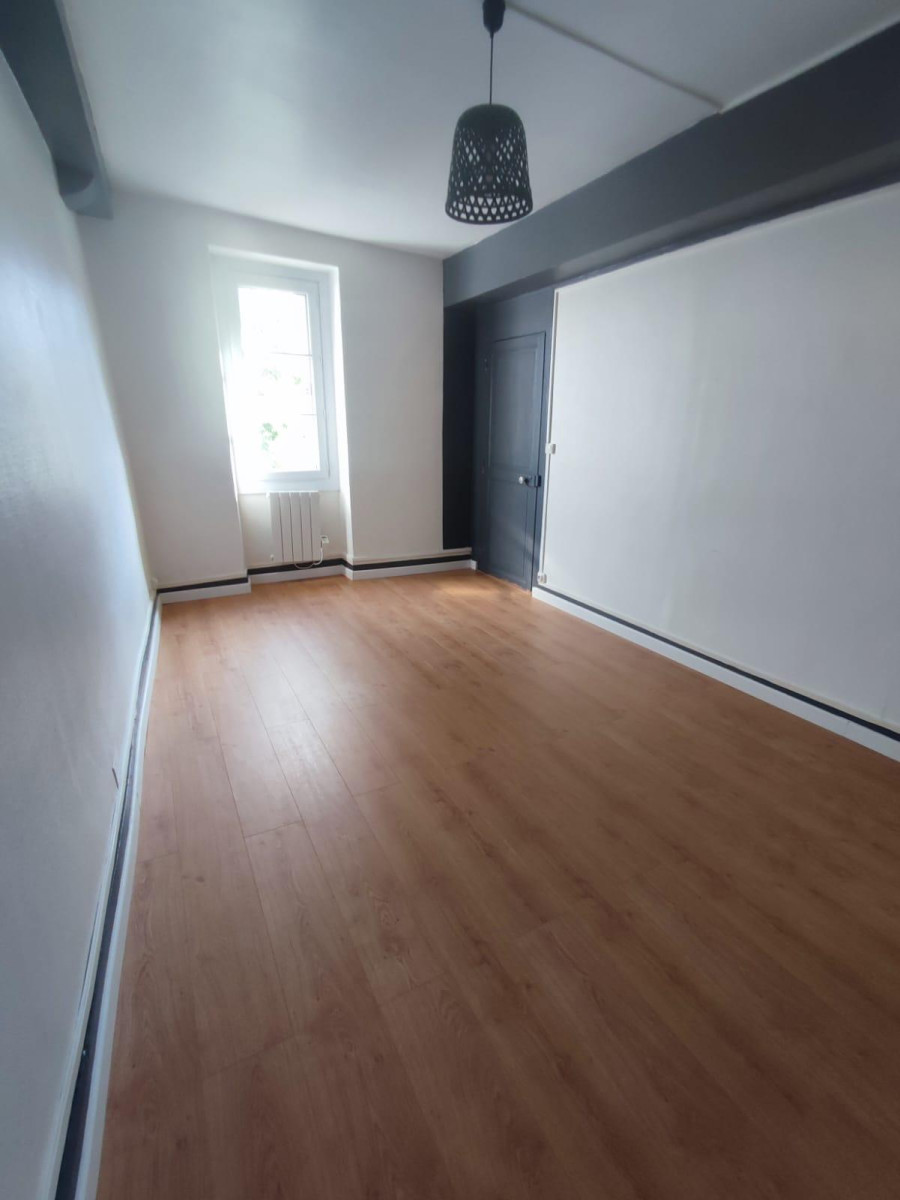 
                                                Location
                                                 T3 non meublé - place de la bascule
