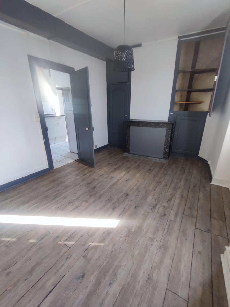 
                                                Location
                                                 T3 non meublé - place de la bascule