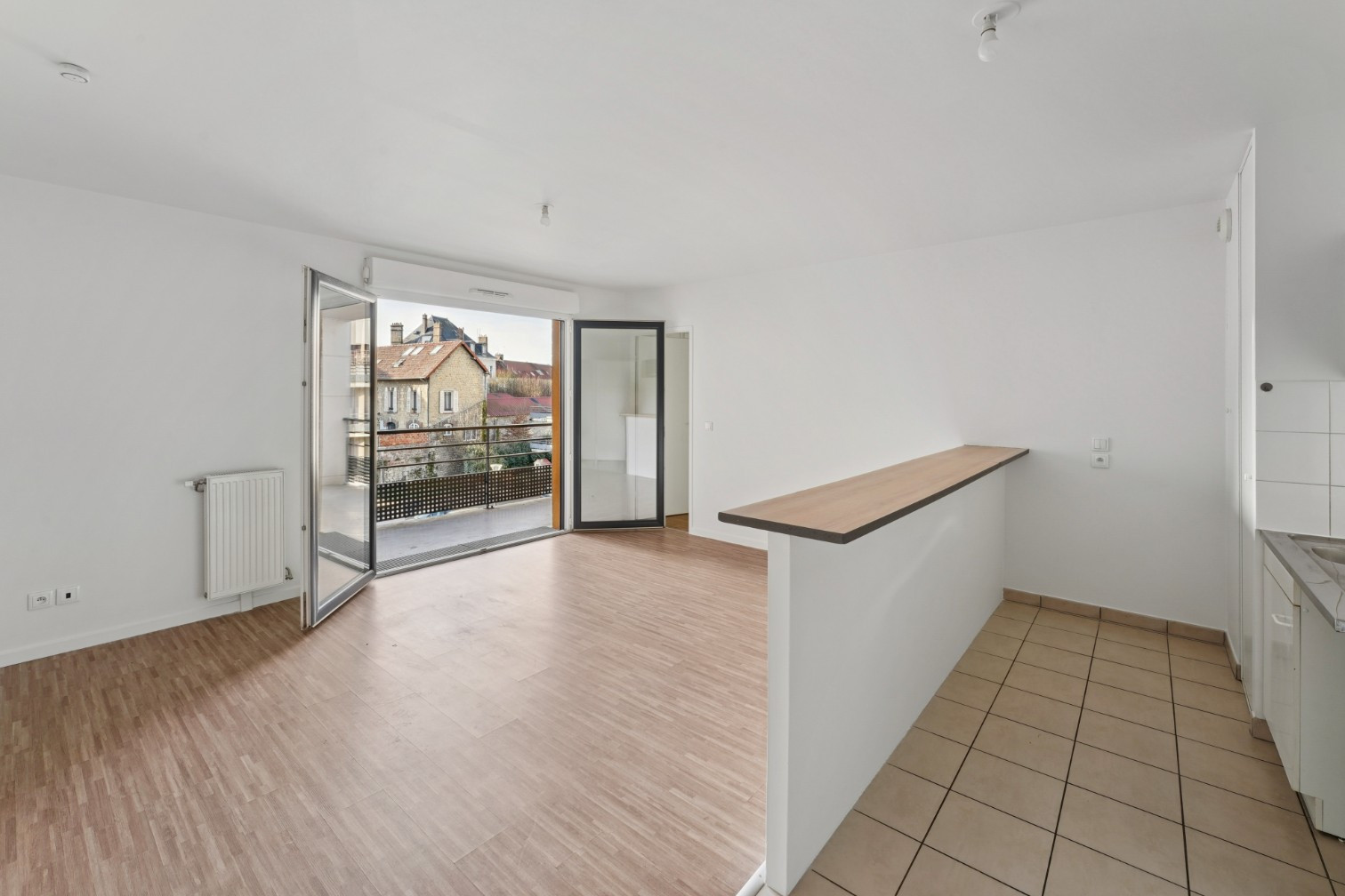 
                                                Vente
                                                 T3 pièces avec balcon - ST OUEN L'AUMONE