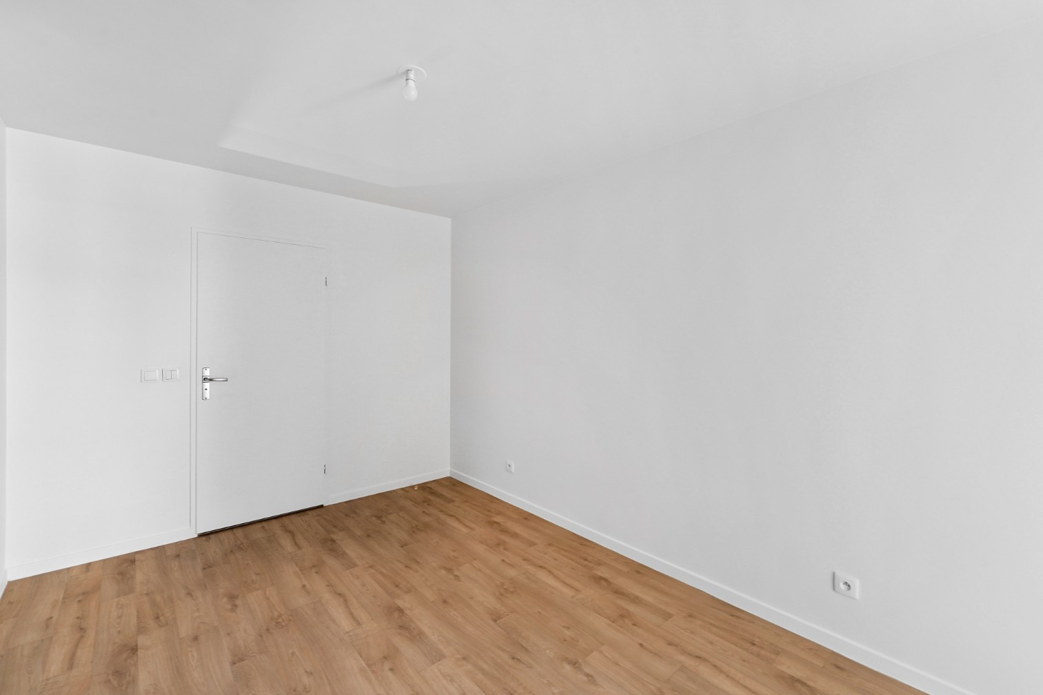 
                                                Vente
                                                 T3 pièces avec balcon - ST OUEN L'AUMONE