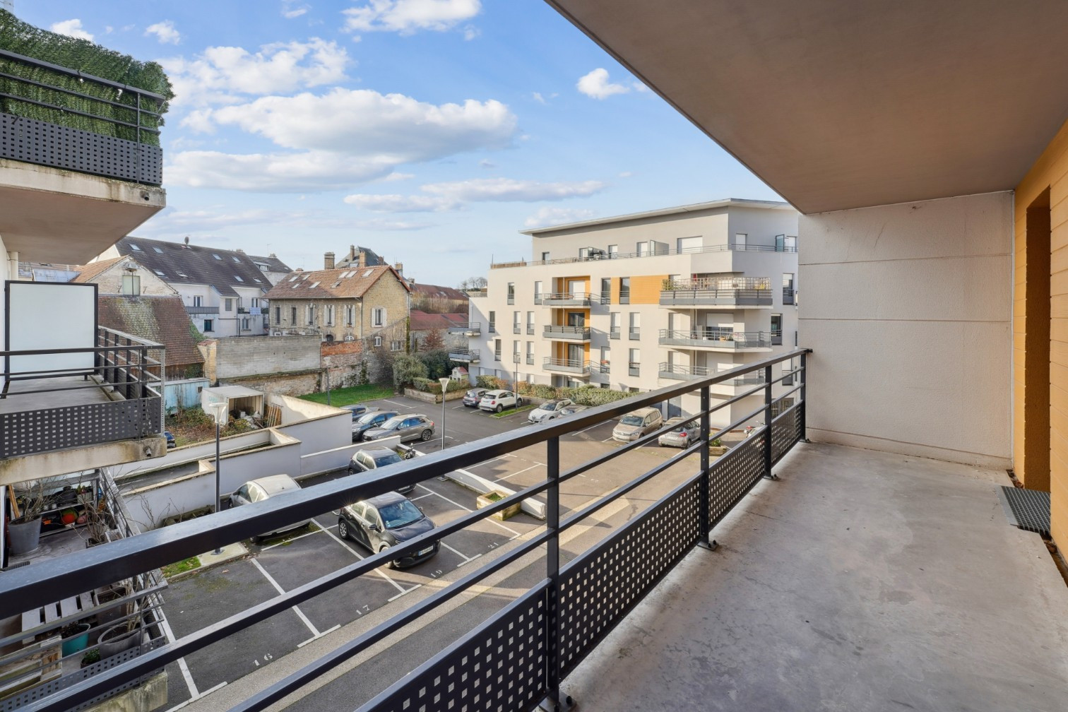 
                                                Vente
                                                 T3 pièces avec balcon - ST OUEN L'AUMONE