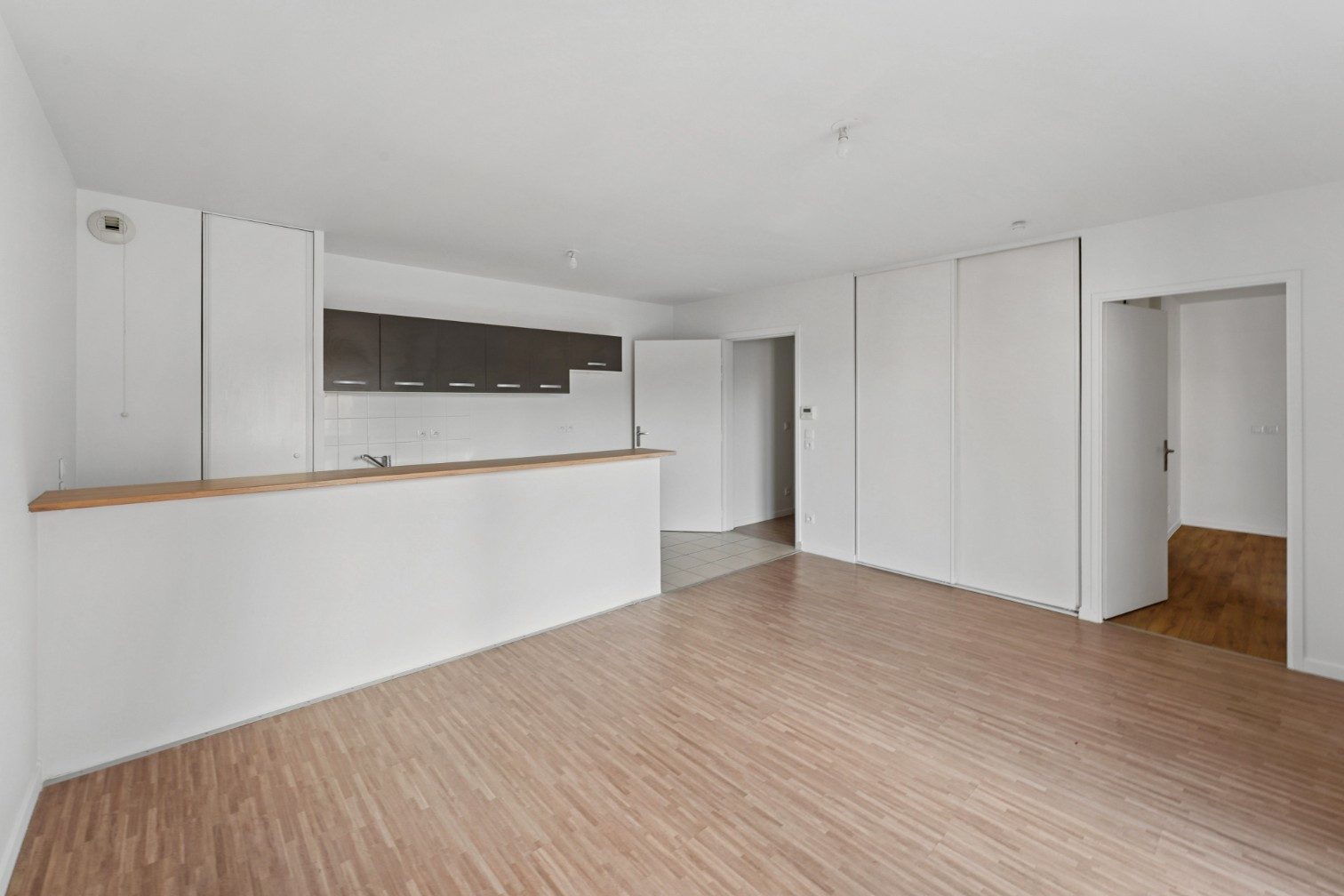 
                                                Vente
                                                 T3 pièces avec balcon - ST OUEN L'AUMONE