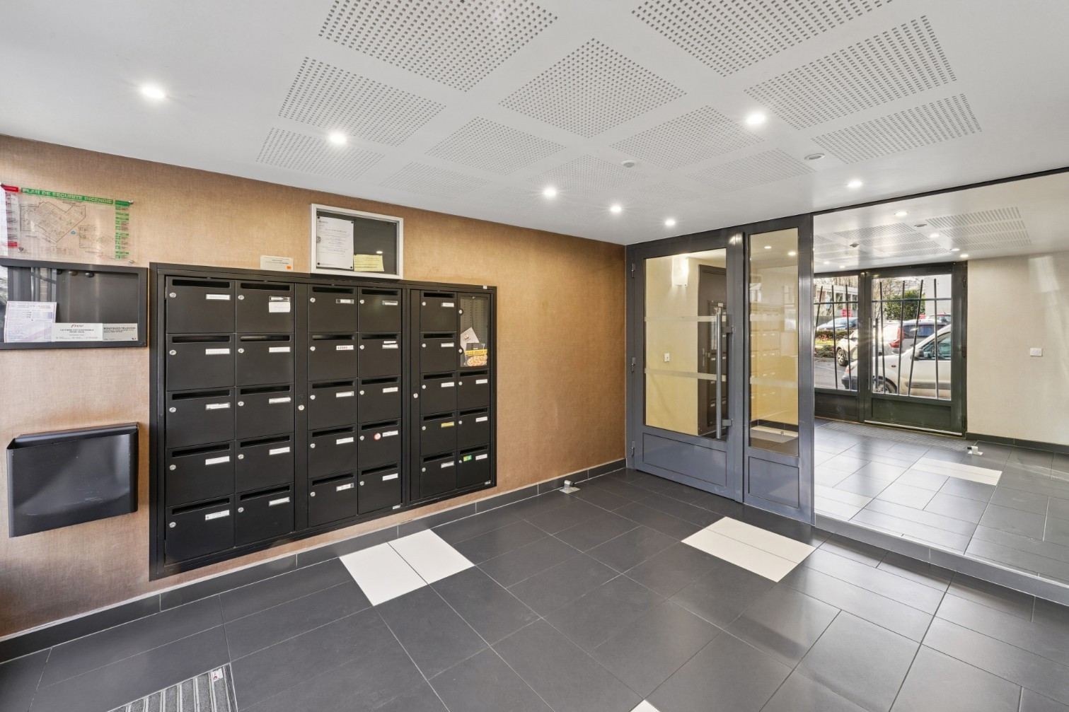 
                                                Vente
                                                 T3 pièces avec balcon - ST OUEN L'AUMONE