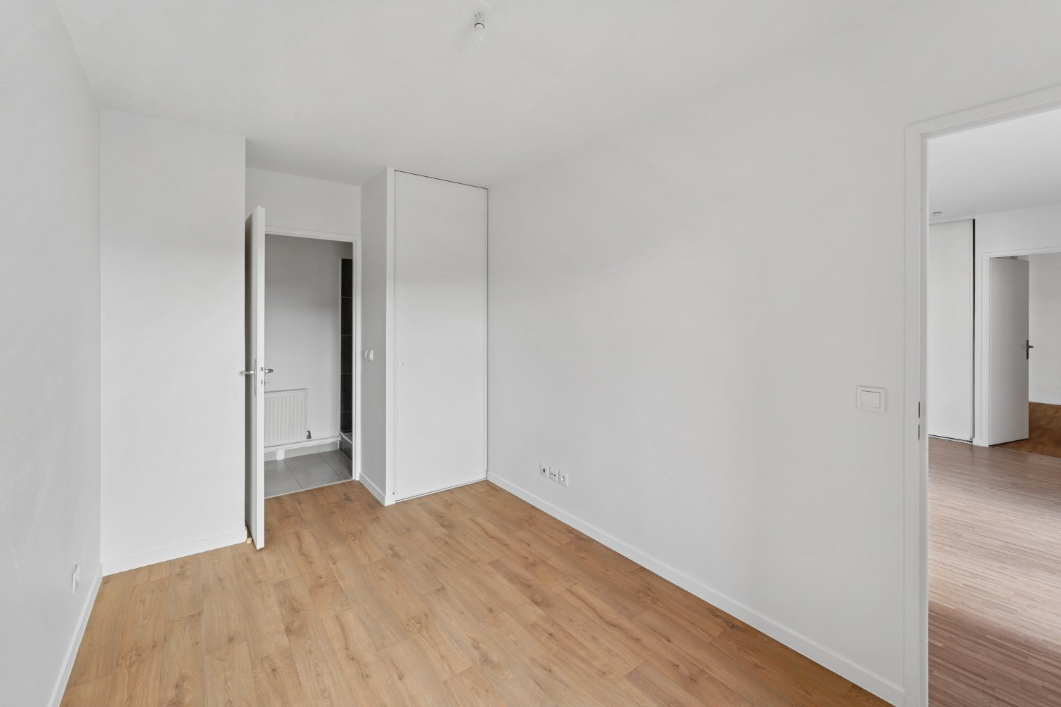 
                                                Vente
                                                 T3 pièces avec balcon - ST OUEN L'AUMONE