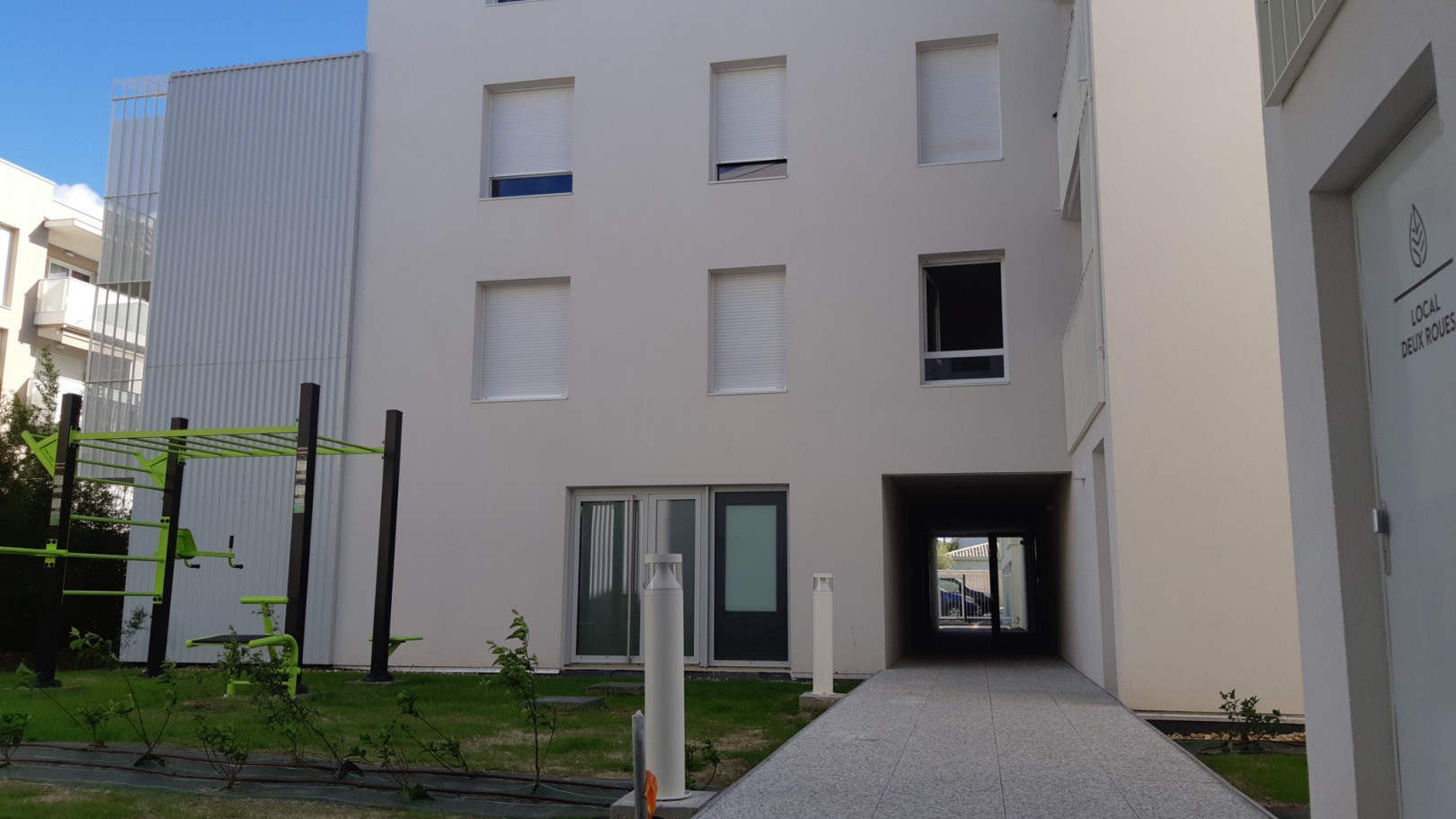 
                                                Location
                                                 T3 PINEL