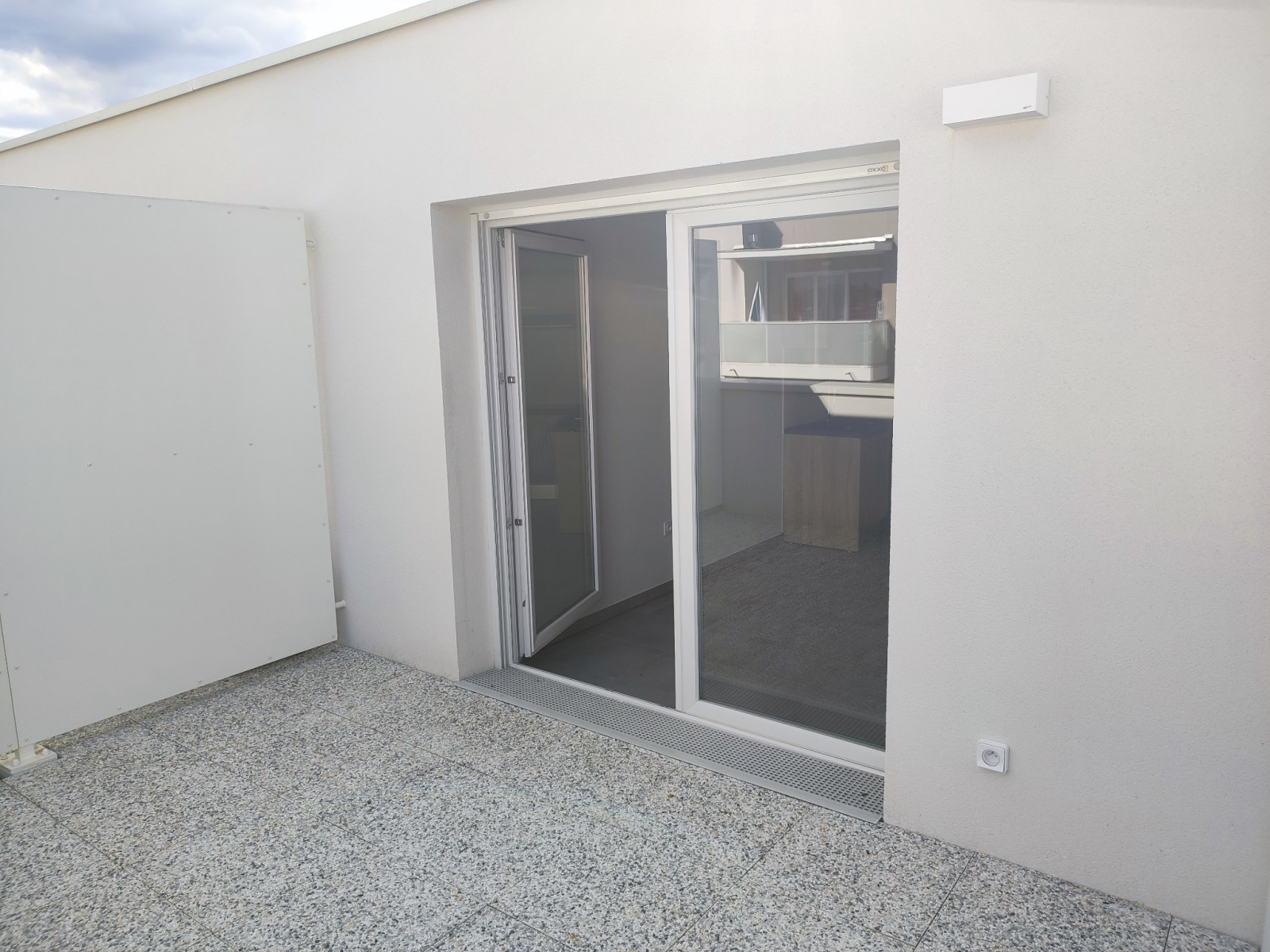 
                                                Location
                                                 T3 PINEL