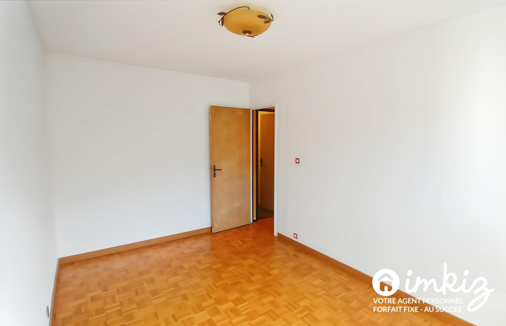 
                                                Vente
                                                 T3 possible T4 de 80m² avec balcon