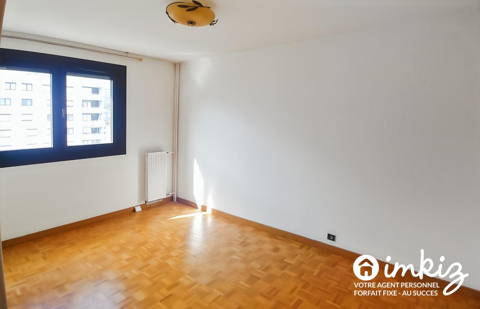 
                                                Vente
                                                 T3 possible T4 de 80m² avec balcon