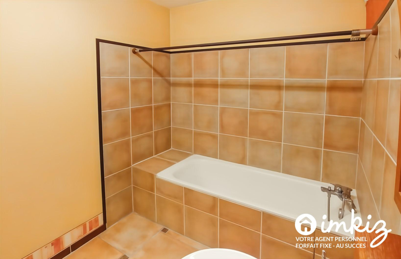 
                                                Vente
                                                 T3 possible T4 de 80m² avec balcon