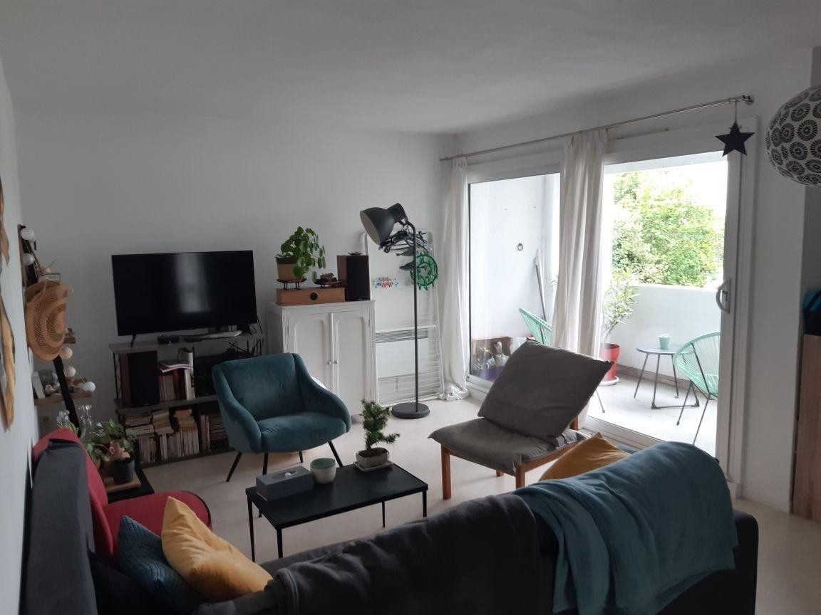 
                                                Location
                                                 T3 proche toutes commodités, secteur calme