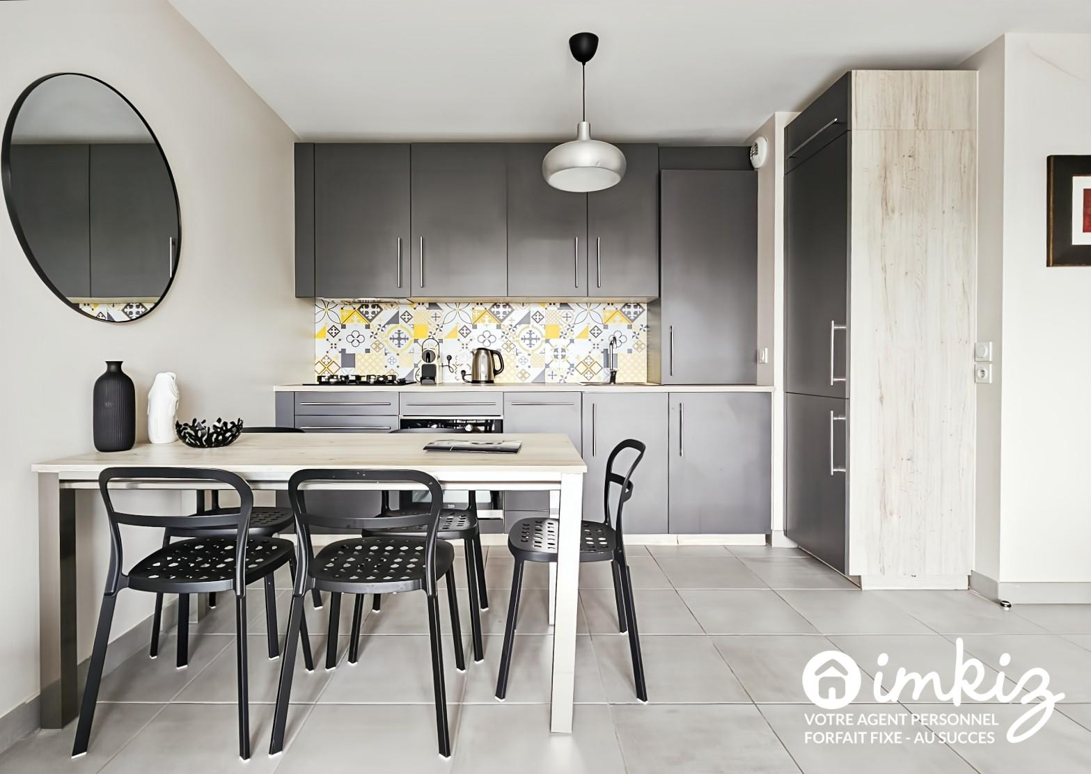 
                                                Vente
                                                 T3 récent avec balcon, proche universités