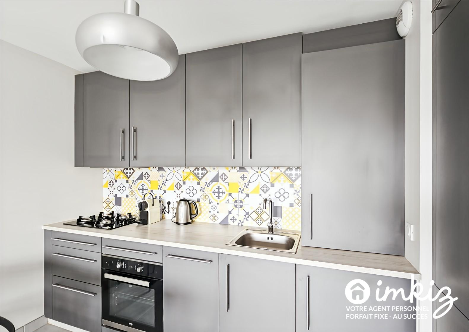 
                                                Vente
                                                 T3 récent avec balcon, proche universités