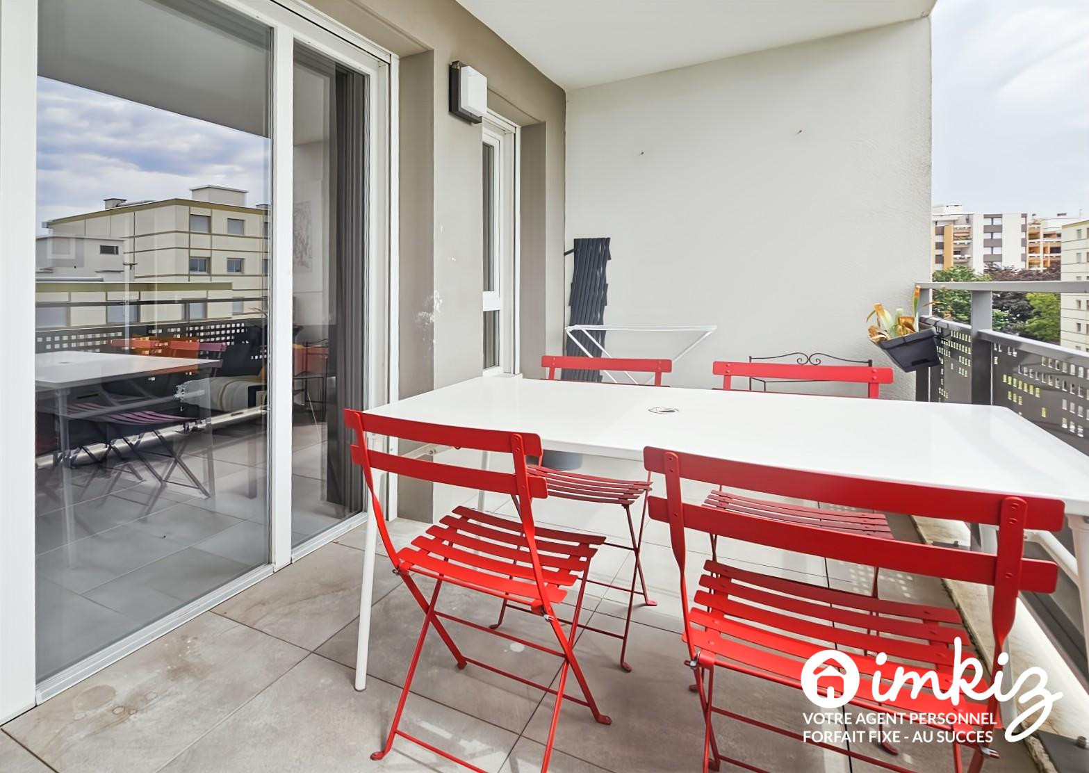 
                                                Vente
                                                 T3 récent avec balcon, proche universités