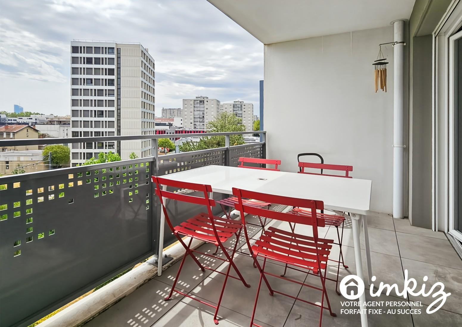 
                                                Vente
                                                 T3 récent avec balcon, proche universités