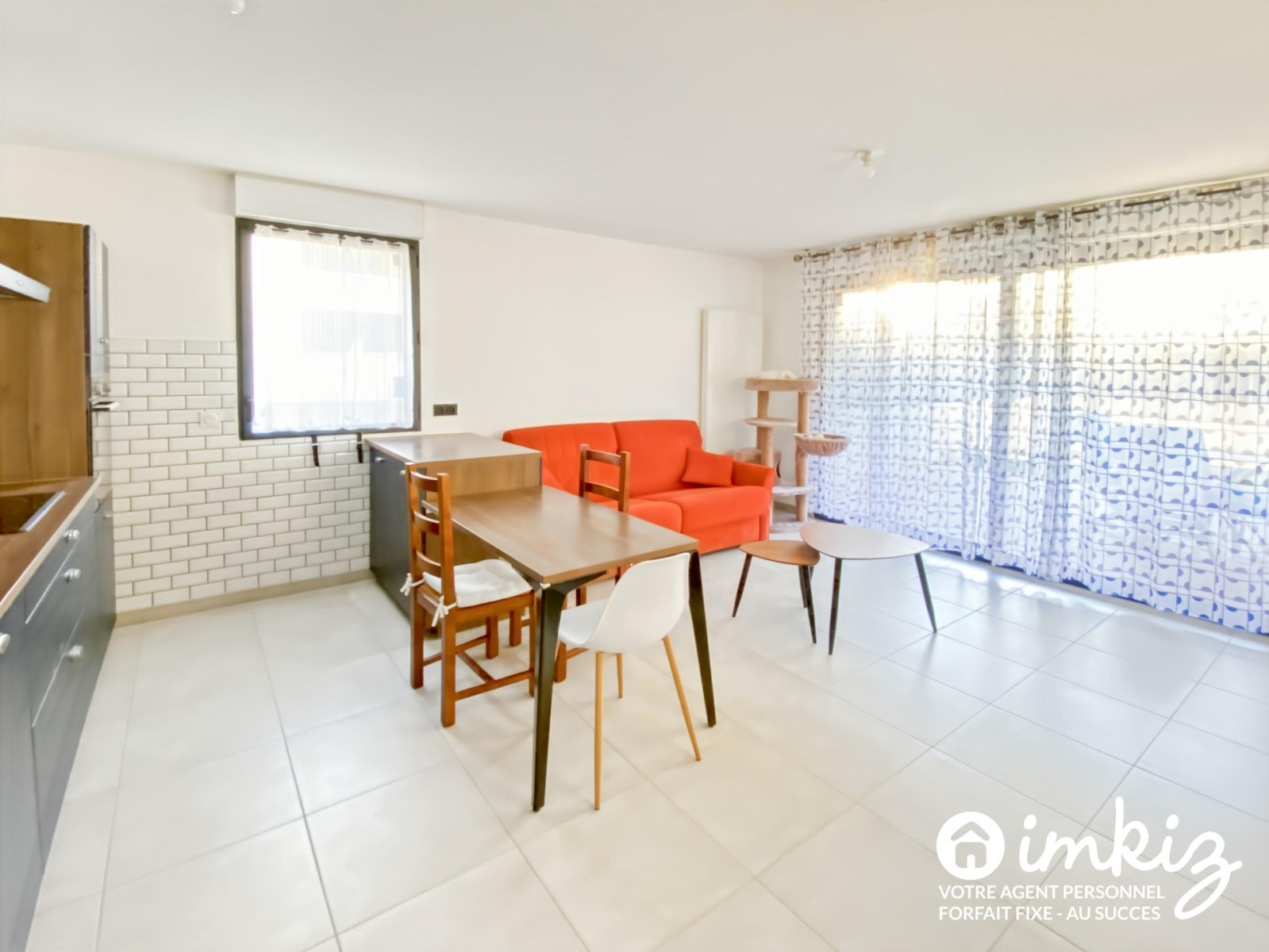 
                                                Vente
                                                 T3 récent avec extérieur de 71m2