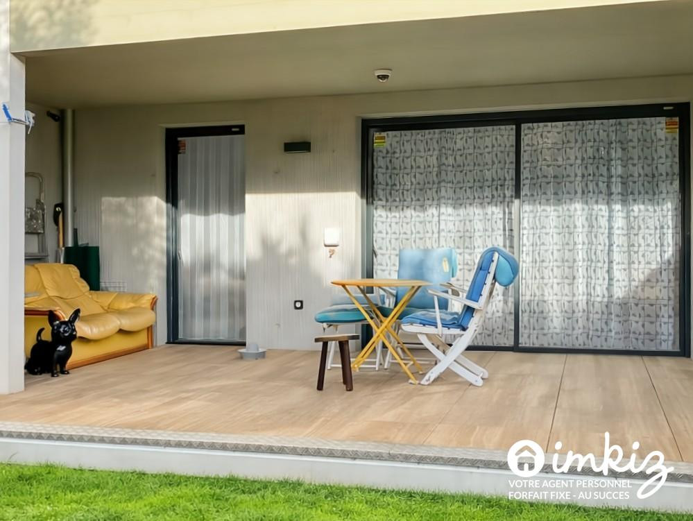 
                                                Vente
                                                 T3 récent avec extérieur de 71m2