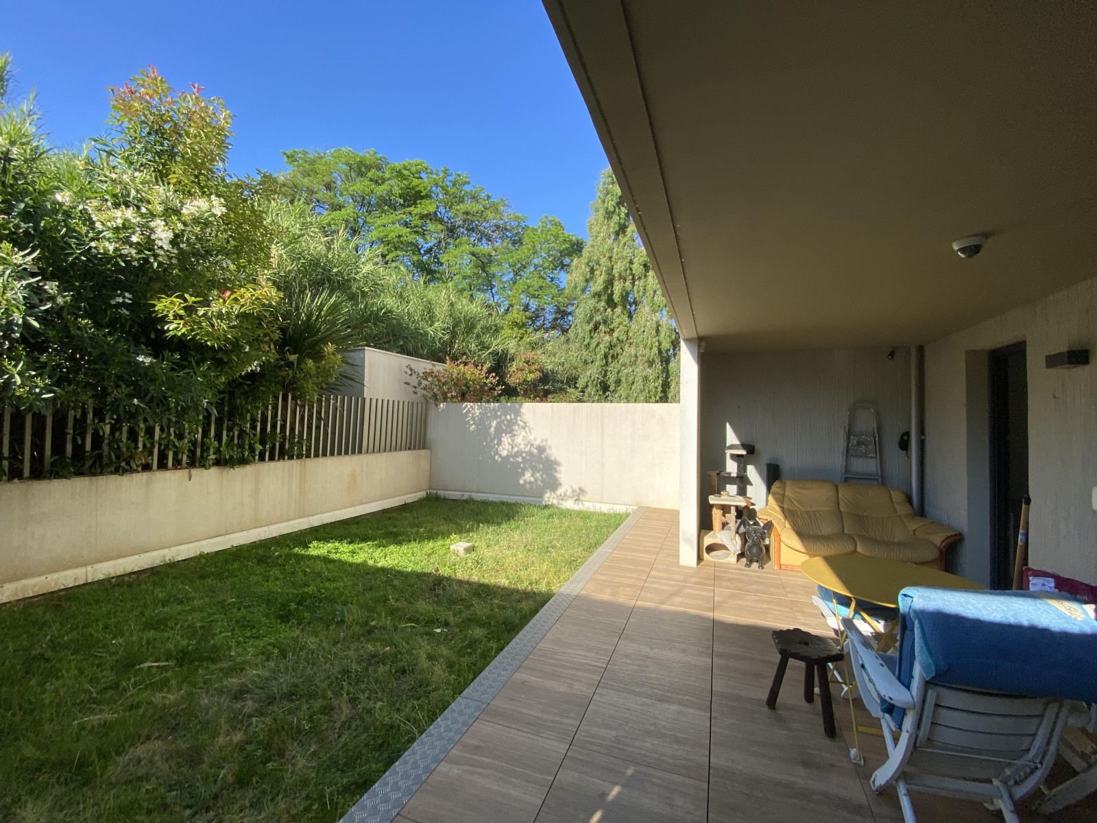 
                                                Vente
                                                 T3 récent avec extérieur de 71m2