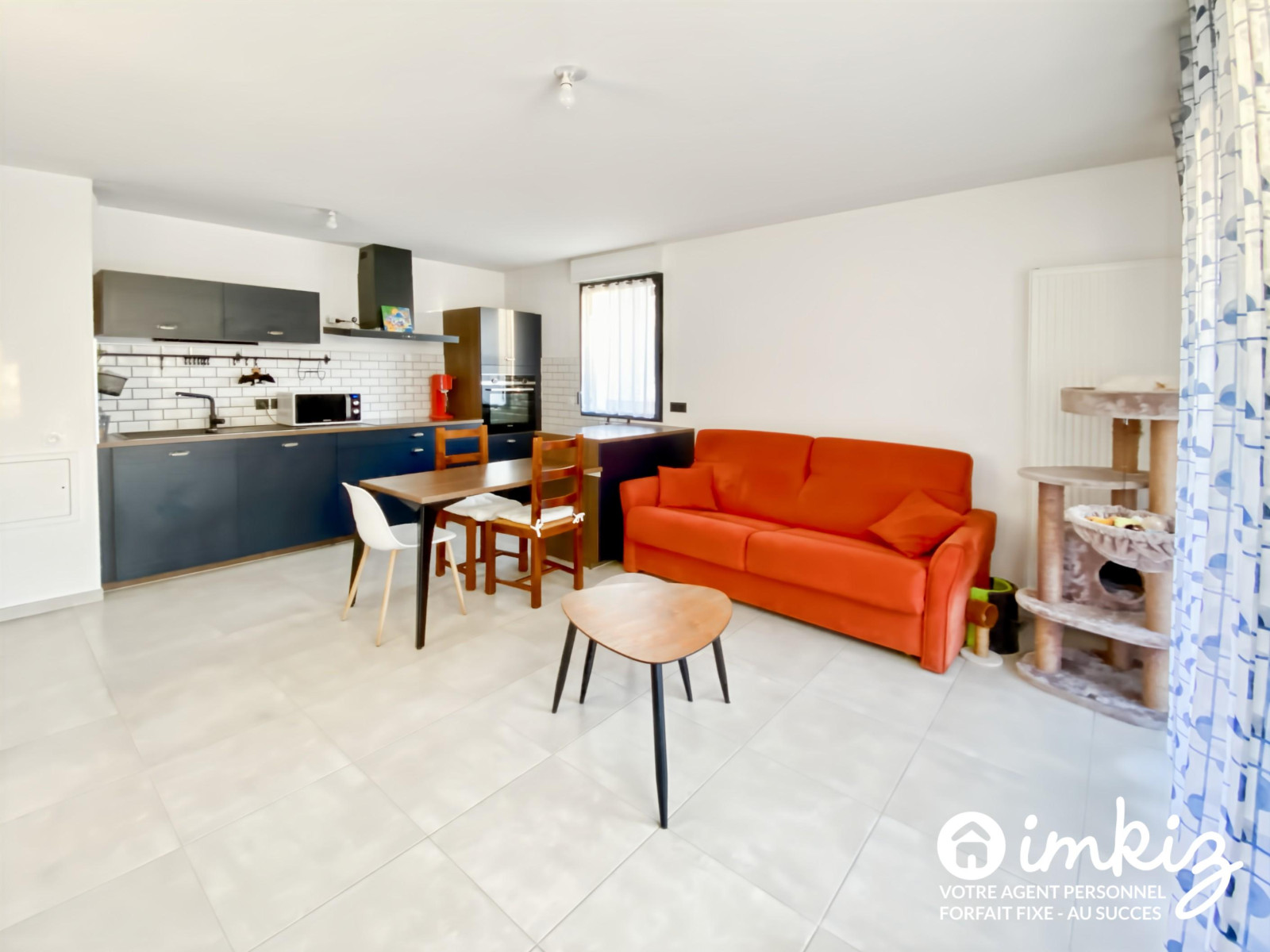 
                                                Vente
                                                 T3 récent avec extérieur de 71m2