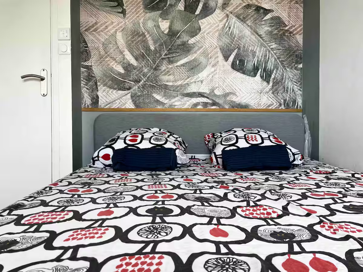 
                                                Vente
                                                 T3 rénové, 6e étage, vue montagnes